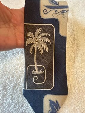 🎁3 for $30 - Navy & Cream Palm Tree Pattern Tie